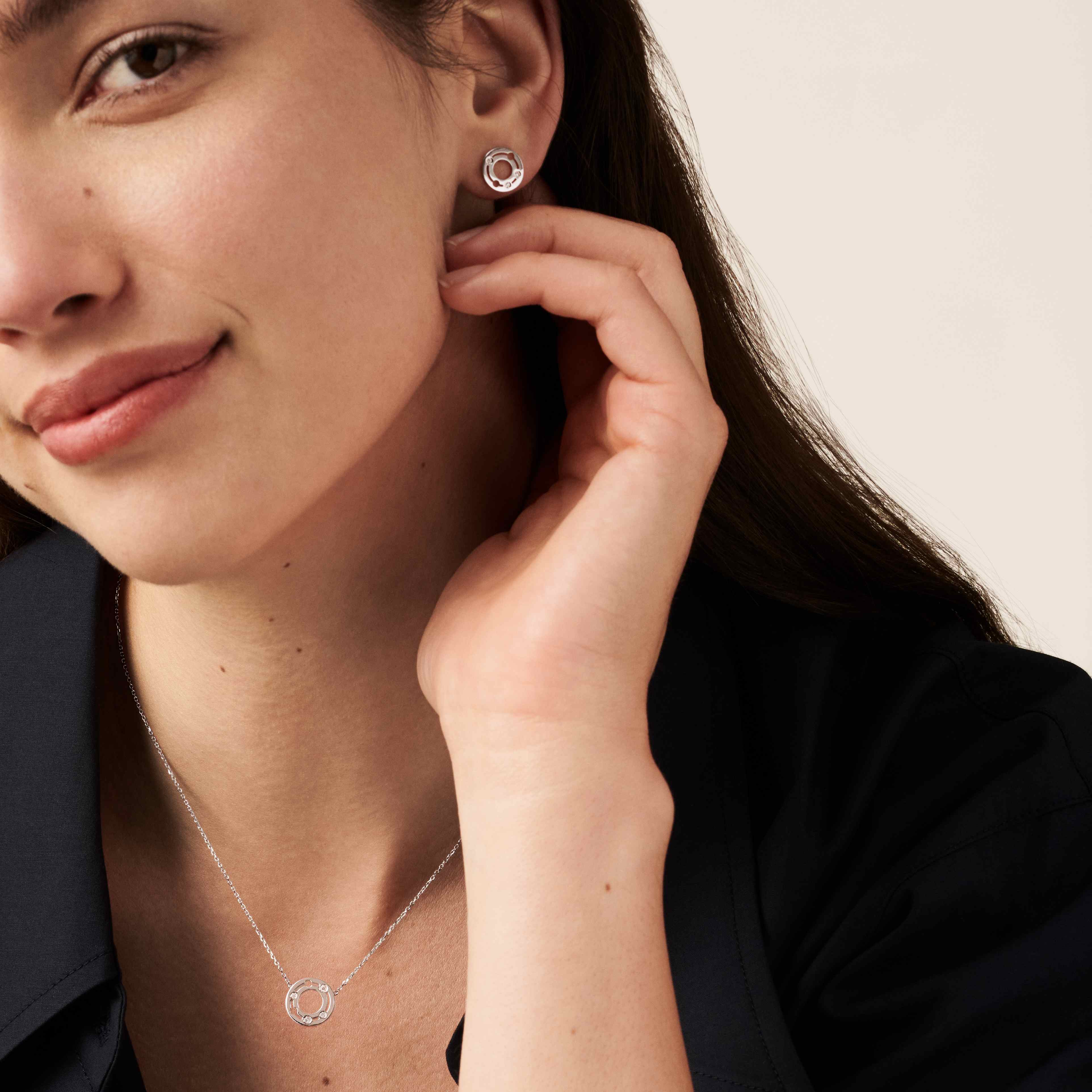 Gold pulse deals necklace